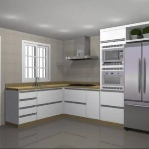 Cozinha planejada moderna com armários brancos, geladeira de inox e janela iluminada