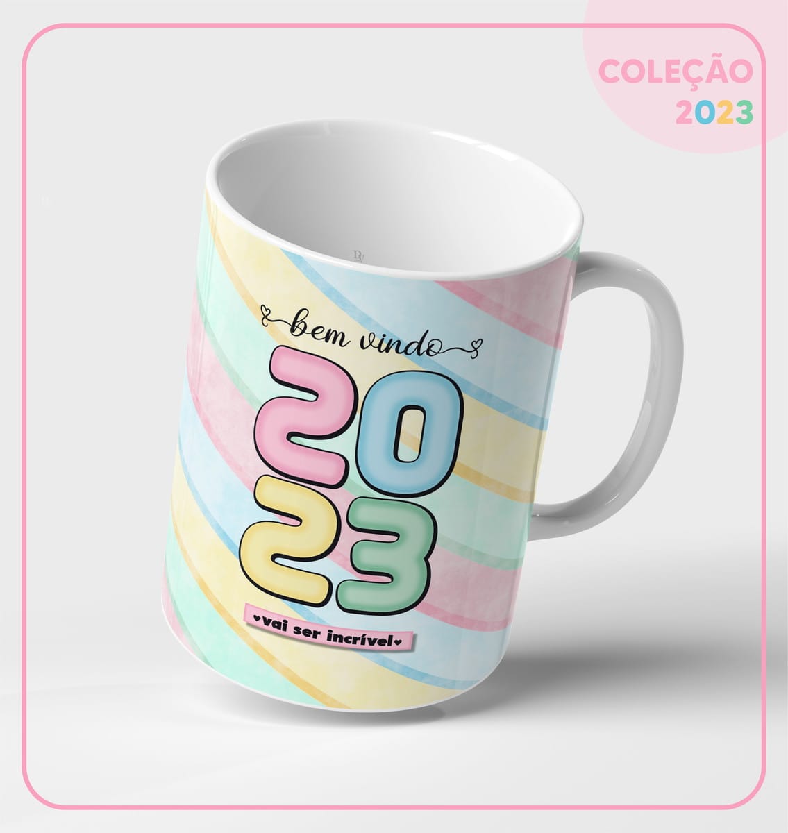 Agenda Datada 2023 Arquivo Digital Tema Candy com Miolo A5 3 Caneca branca com estampa colorida de listras e números indicando o ano novo.