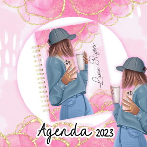 Capa de agenda rosa e azul com ilustração de mulher de boné