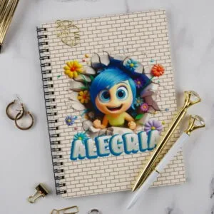 Caderno espiral estampado com personagem de cabelos azuis cercada por flores coloridas.