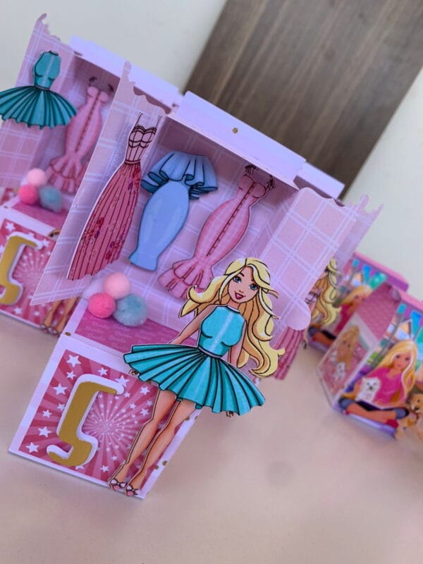 Arquivo de Corte Barbie Troca de Roupa