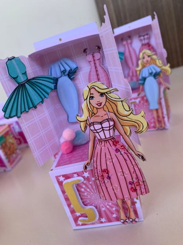 Arquivo de Corte Barbie Troca de Roupa