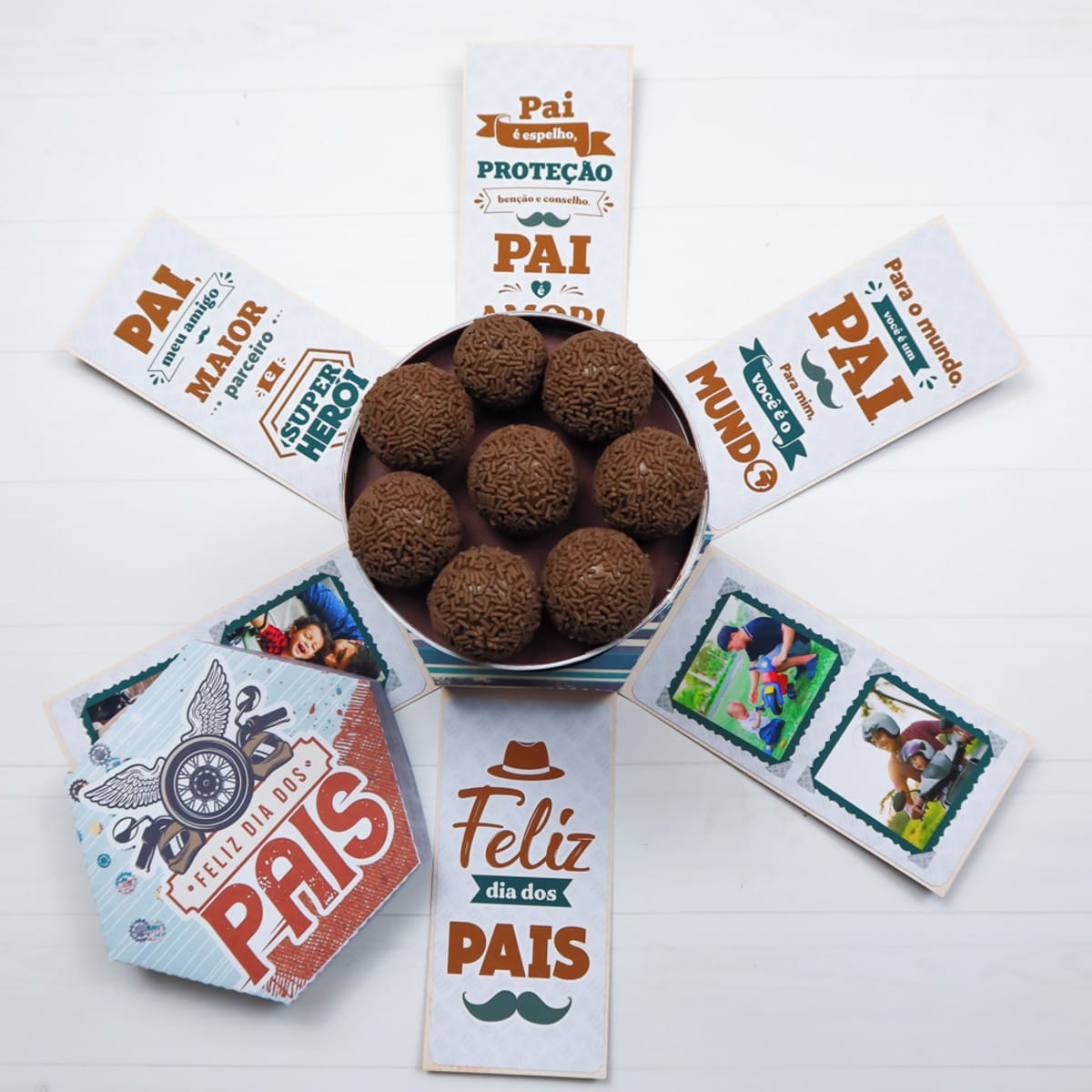 Arquivo de Corte Dia dos Pais Moto com Caixas e Artes 4 Caixa de presente aberta revelando doces de chocolate e mensagens decorativas para o dia dos pais.