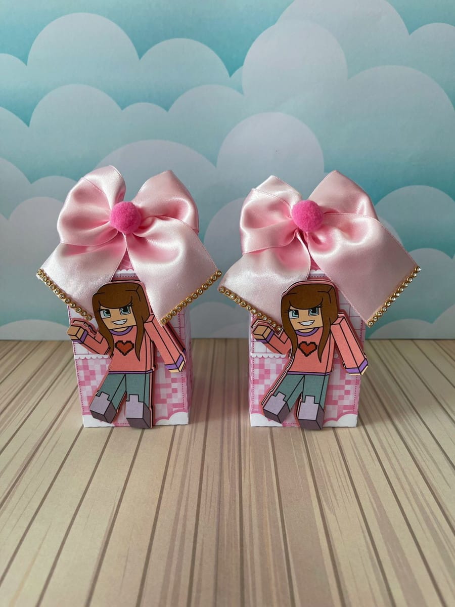 Arquivo de Corte Minecraft Menina Festa em Studio e PDF 2 Duas caixas decorativas digitais com personagem estilo jogo, laços rosa e detalhes dourados.