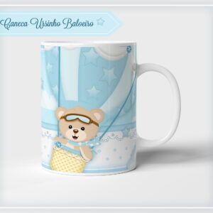 Caneca branca estampada com ursinho em balão de ar quente azul com estrelas.