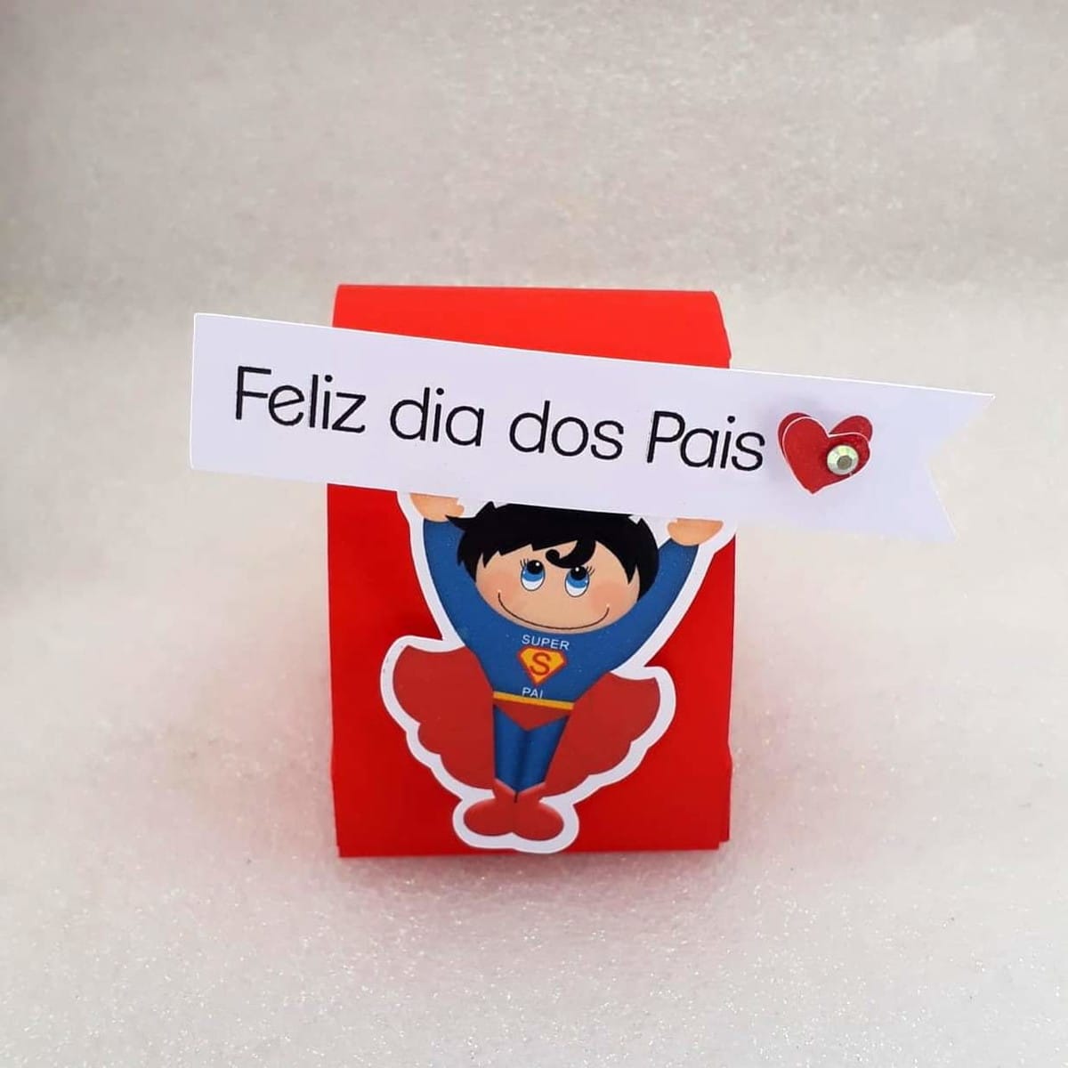 Arquivo Studio Dia dos Pais coração com escrita Paizão 2 Caixa vermelha decorada com personagem infantil e faixa de feliz dia dos pais.