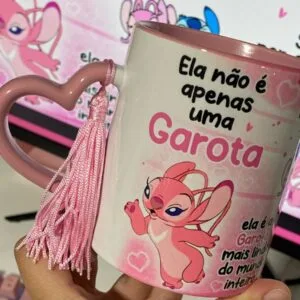 Arte Caneca Ela Não É Apenas Uma Garota - Angel Stitch
