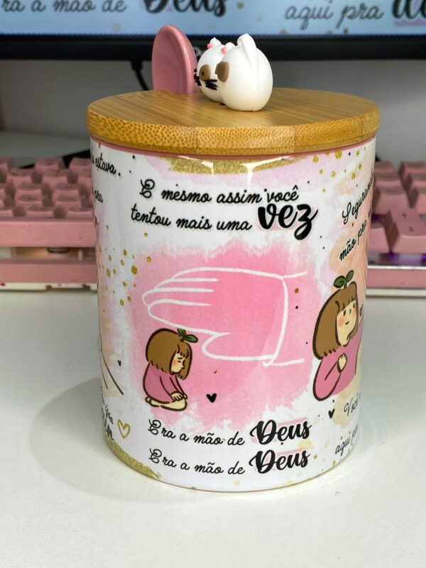 Arte Caneca Era Mão de Deus - Arquivo Digital