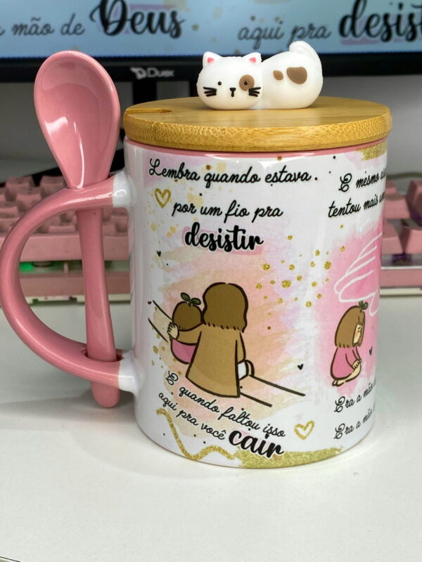 Arte Caneca Era Mão de Deus - Arquivo Digital
