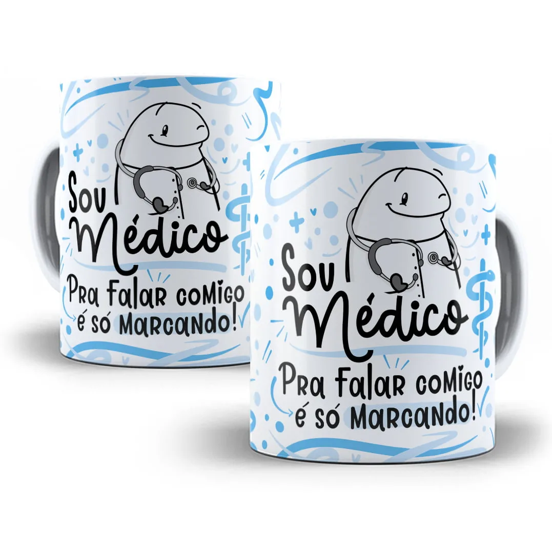 Duas canecas estampadas com desenho de personagem médico e texto em português sobre consultas.