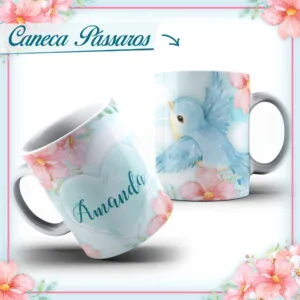 Duas canecas estampadas com passarinhos azuis e flores em aquarela em fundo branco.