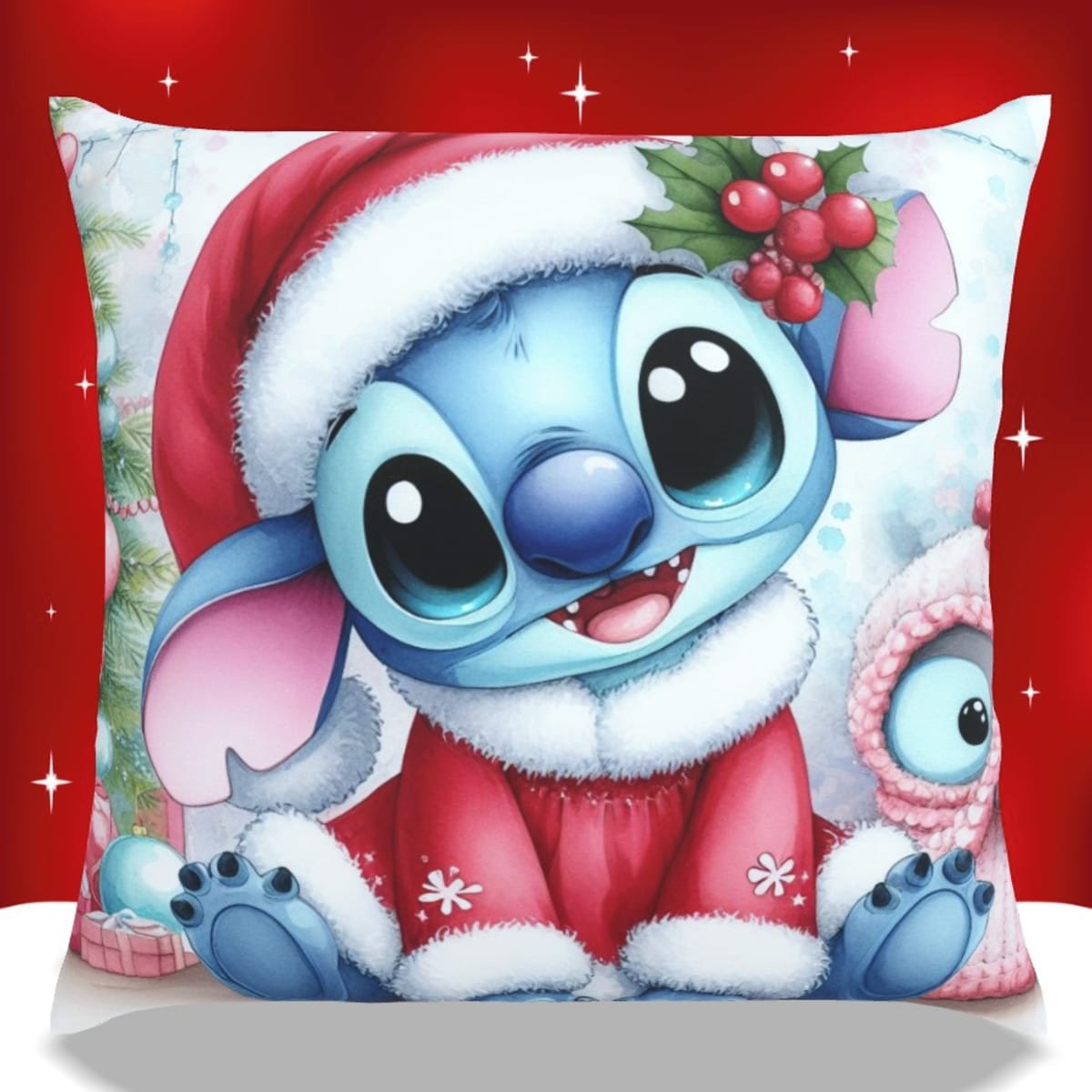 Arte de Sublimação Almofada Stitch Natal em PNG 4 Ilustração de criatura azul com chapéu de papai noel em fundo festivo natalino.