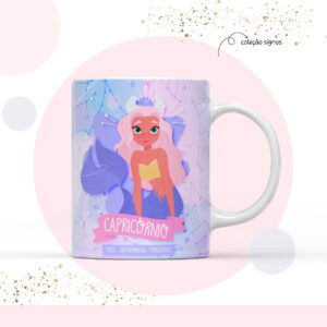 Caneca branca estampada com ilustração de sereia rosa sobre fundo azul e roxo.