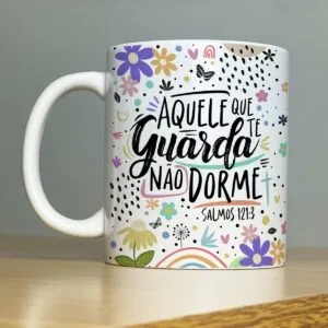 Caneca branca estampada com frase religiosa, flores coloridas, borboletas e um arco-íris alegre.