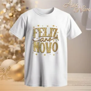 Camiseta branca com estampa dourada de feliz ano novo e estrelas.
