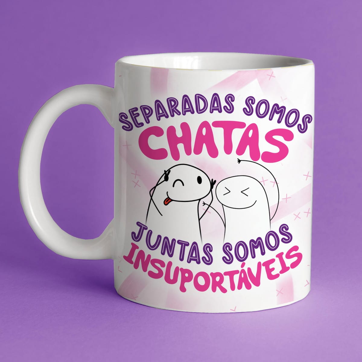 Artes Caneca Flork Amigas em PNG e PDF para Personalizar 4 Caneca branca estampada com desenho de dois personagens e frases em português.