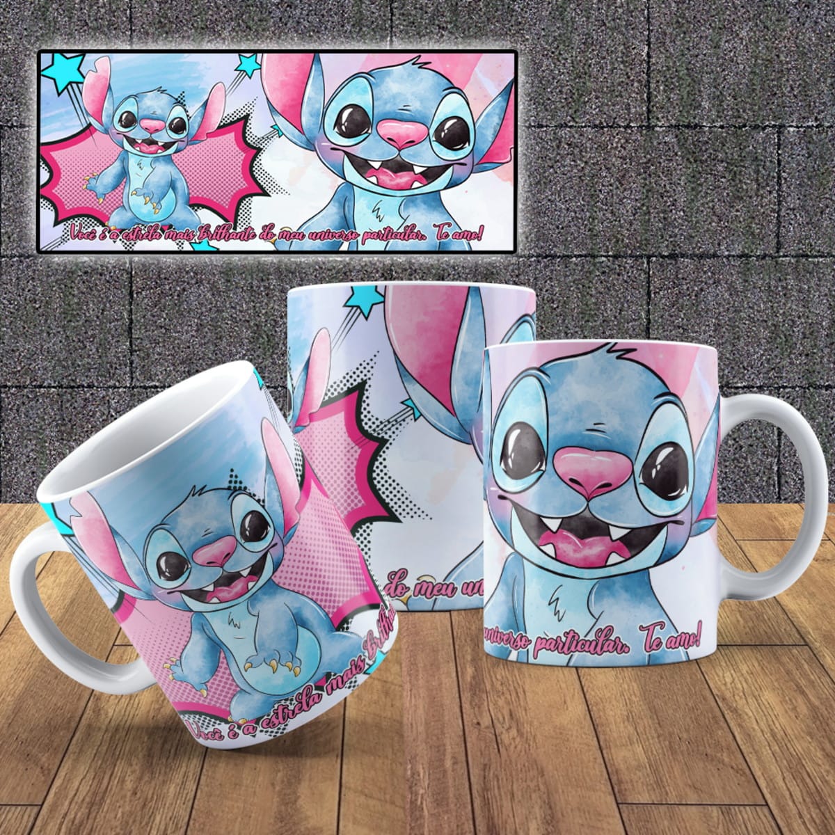 Artes Sublimação Stitch e Angel PNG para Dia dos Namorados 2 Arte digital de personagem azul sorridente com fundo pop art e frase romântica.