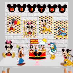 Decoração digital com diversas figuras de desenho animado e elementos de festa infantis.
