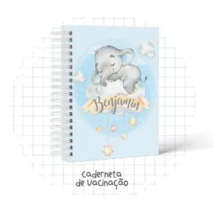 Caderno espiral azul com ilustração de elefante bebê e nuvens.