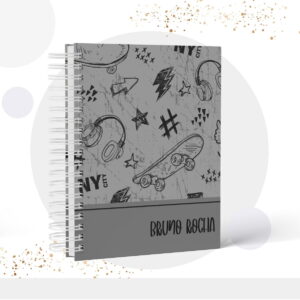 Caderno espiral com capa cinza estampada com desenhos de skate e fones