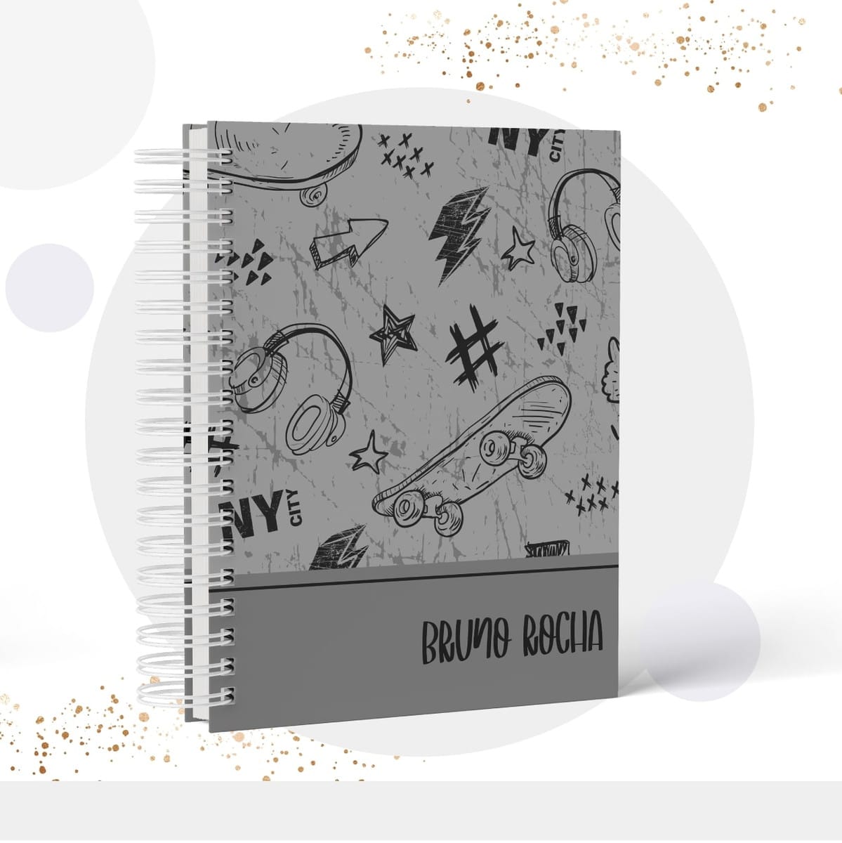 Caderno Digital Teen Menino Arquivo para Sublimacao 1 Caderno espiral com capa cinza estampada com desenhos de skate e fones