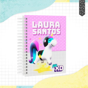 Caderno espiral com capa rosa decorada com unicórnio e texto personalizado