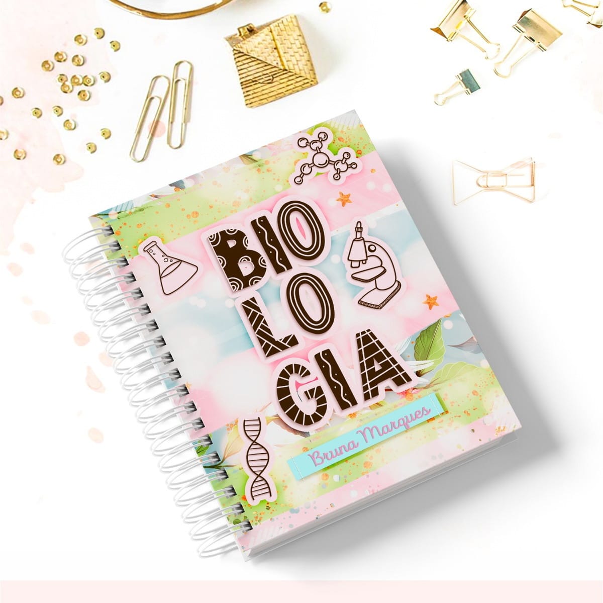 Caderno Tema Biologia Kit Digital com Capa e Miolo Pautado 1 Design digital de capa de caderno de biologia com elementos científicos e cores pastel.