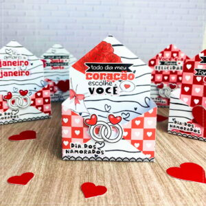 Arte digital de envelopes românticos com corações, anéis e mensagens de amor.