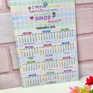 Calendário colorido de 2026 com frase motivacional sobre espalhar amor.