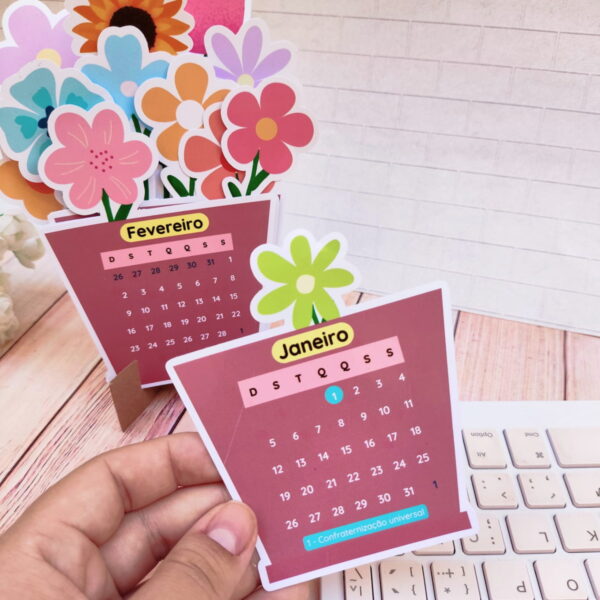 Calendário Flores 2025 - Arquivo Digital