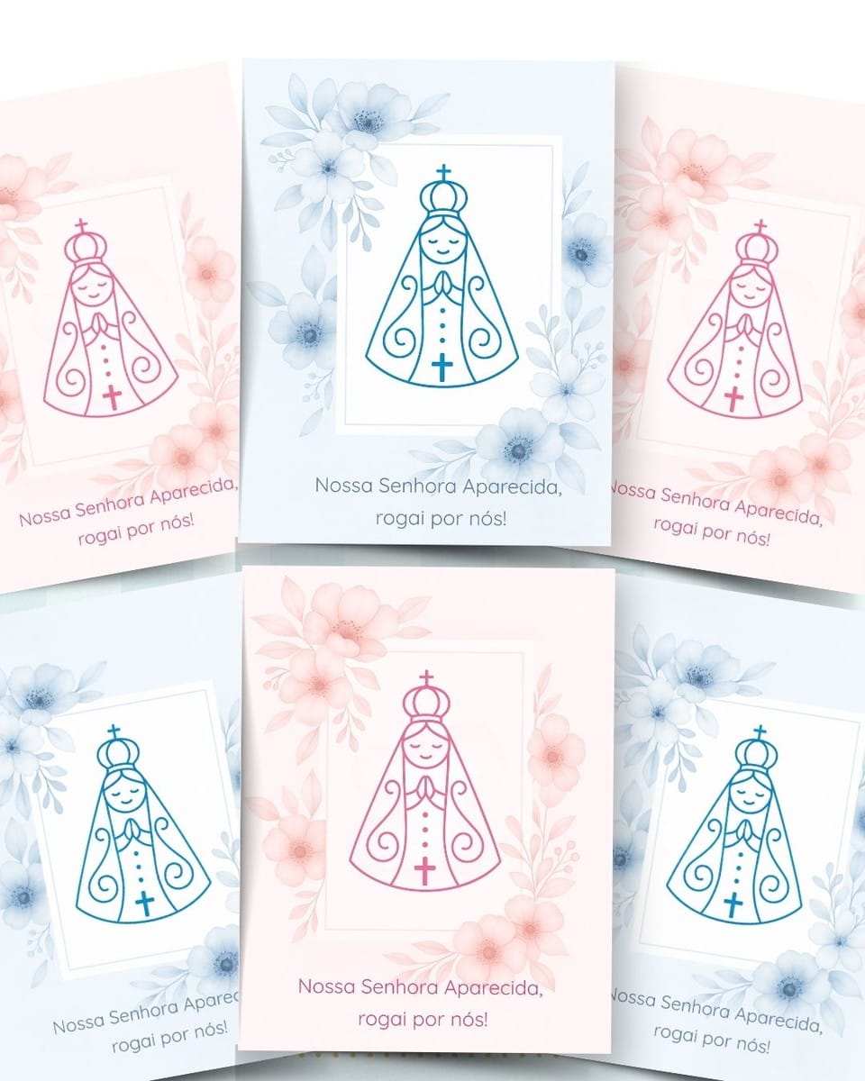 Capa Digital Nossa Senhora Aparecida PNG A4 e A5 2 Arte digital da Virgem Maria em rosa e azul com fundo floral.