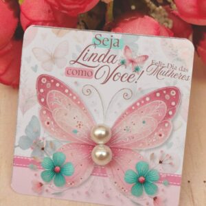 Arte digital de cartão com borboleta rosa, pérolas e mensagem "Seja Linda como Você!".