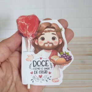 Cartão com ilustração de personagem religioso e pirulito vermelho em forma de coração.