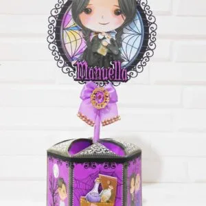 Centro de Mesa Wandinha Roxo - Arquivo Digital