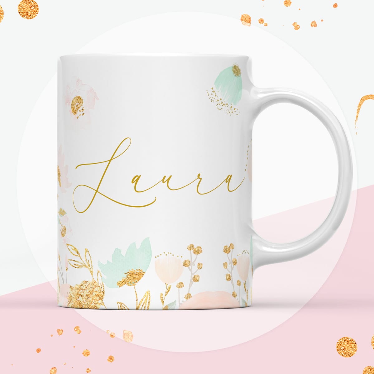 Diario Cartas para Deus Kit Digital em Aquarela Floral 4 Caneca branca com estampa floral delicada em tons pastéis e detalhes em dourado brilhante.