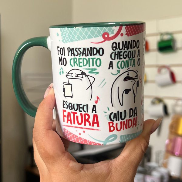 Estampa Caneca Fui Passando no Crédito Esqueci Fatura Verde