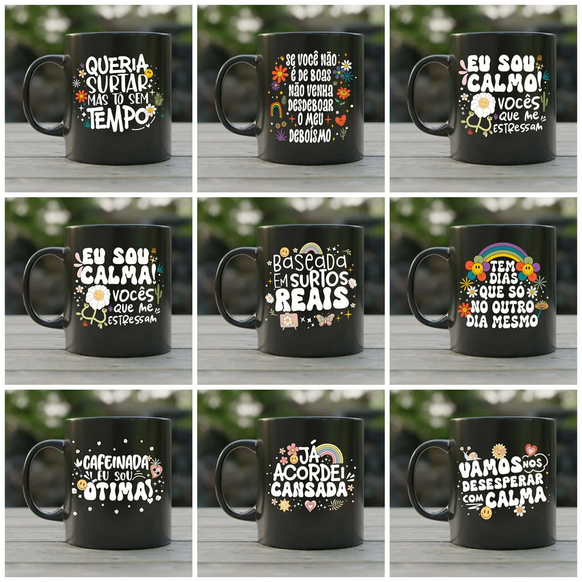 Conjunto de nove canecas pretas com frases engraçadas e ilustrações coloridas sobre fundo desfocado.
