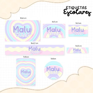 Apresentação de etiquetas escolares coloridas em vários tamanhos com fundo em tons pastéis.