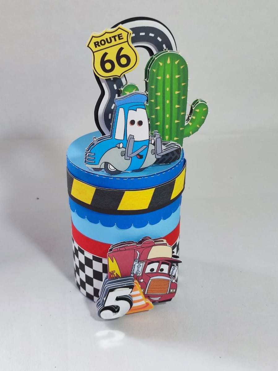 Kit Digital Festa Carros Luxo em Studio e PDF 4 Arte digital de decoração de festa com tema de estrada e veículos.