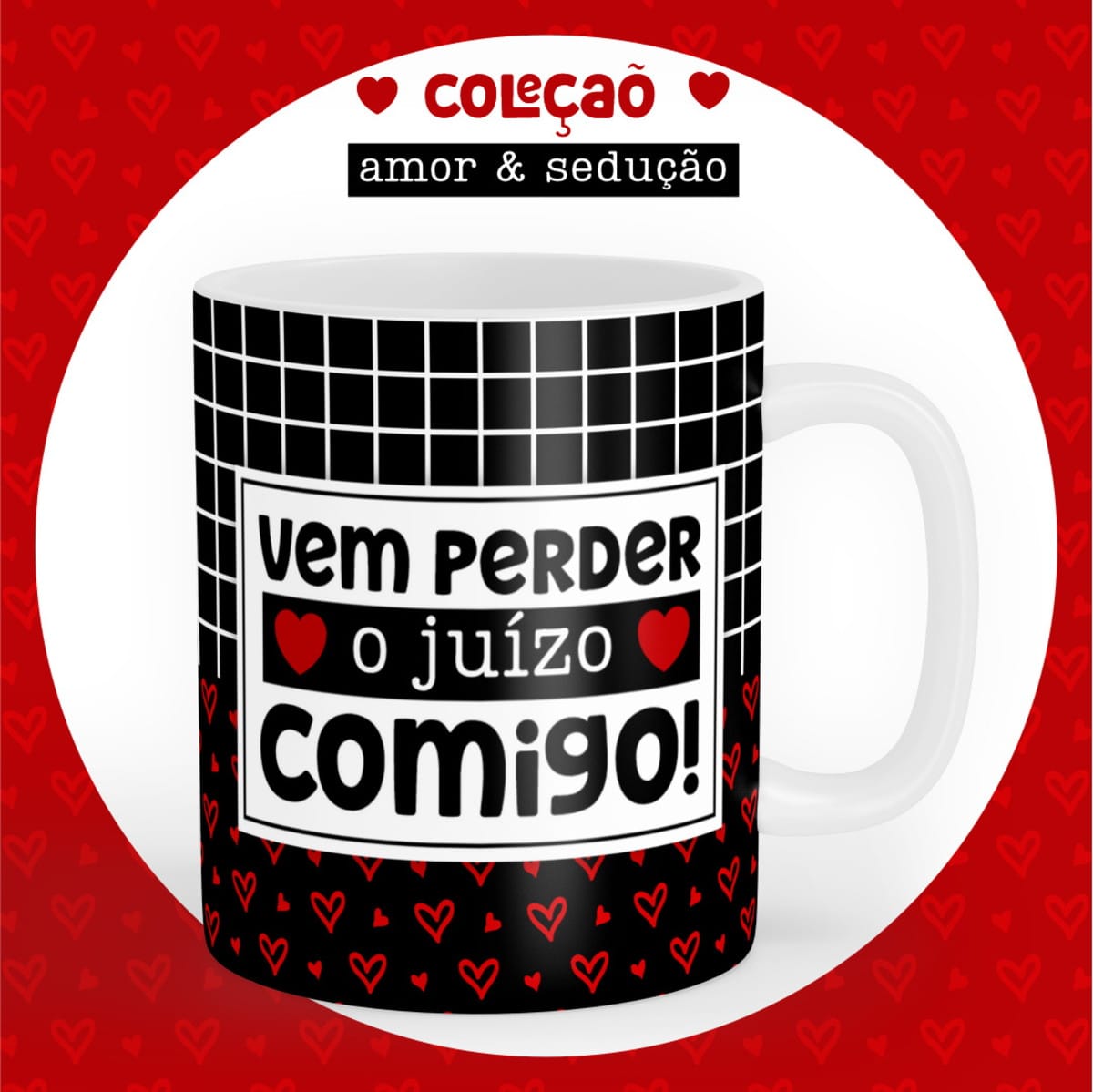 Kit 10 Artes para Canecas Dia dos Namorados Sublimação 2 Caneca branca com estampa quadriculada, corações e texto em português sobre fundo vermelho.