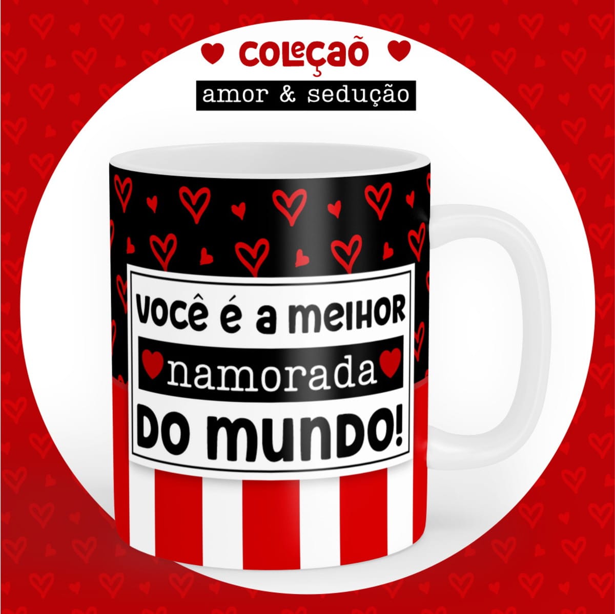 Kit 10 Artes para Canecas Dia dos Namorados Sublimação 4 Caneca branca estampada com corações e frase romântica sobre fundo de corações vermelhos.
