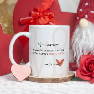 Design de caneca branca com mensagem romântica 'Meu amor, eu te amo' e coração.