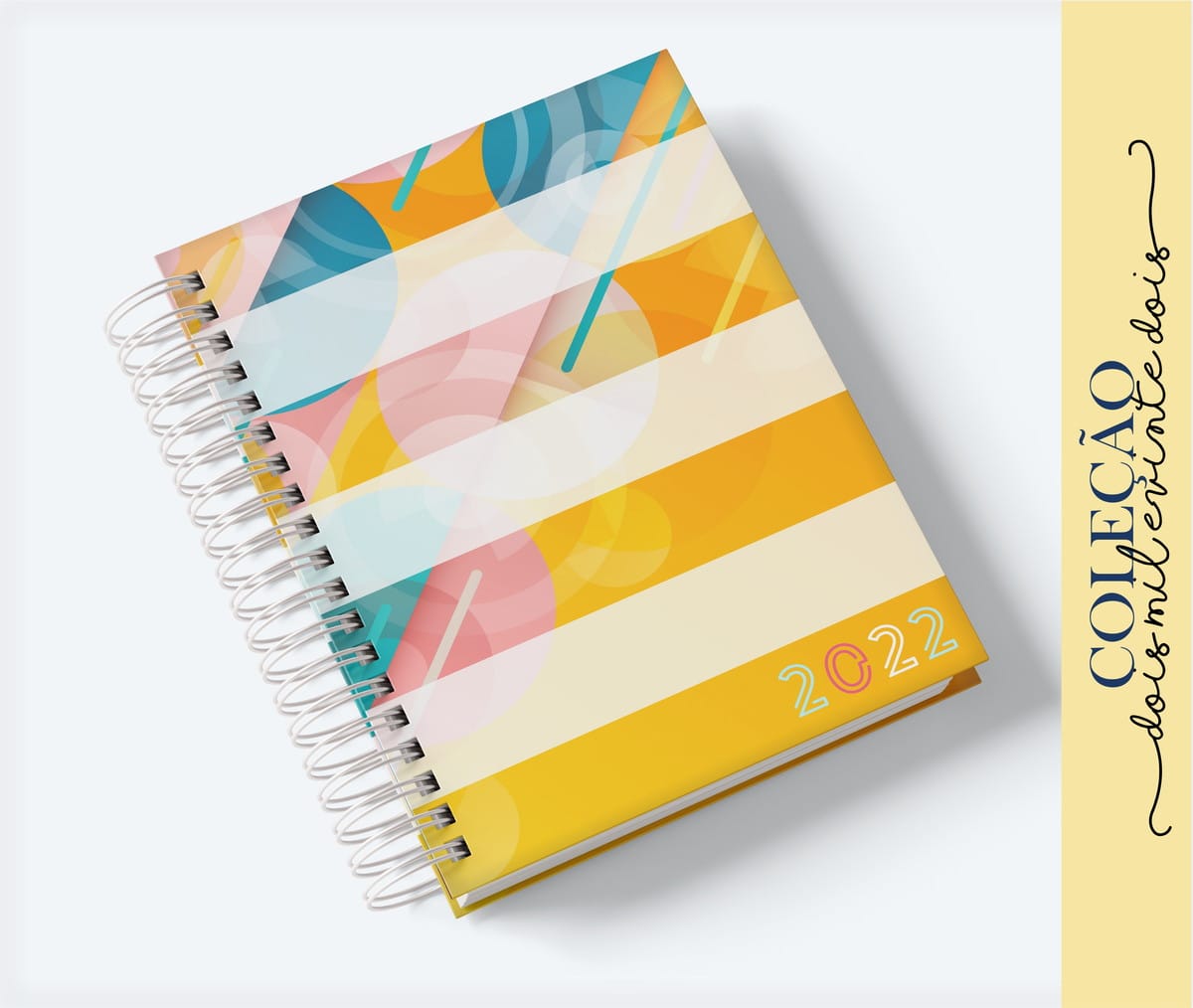 Kit de Capas de Agenda Feminina em PNG e PDF 3 Caderno de capa dura com espiral metálica e estampa geométrica colorida de ano 2022.