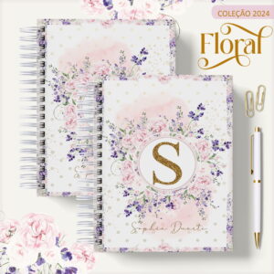 Dois cadernos espiralados com estampa floral rosa e roxa sobre fundo pontilhado branco