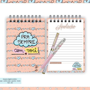 Caderno espiral aberto sobre fundo estampado com corações azuis e contorno de arte digital.