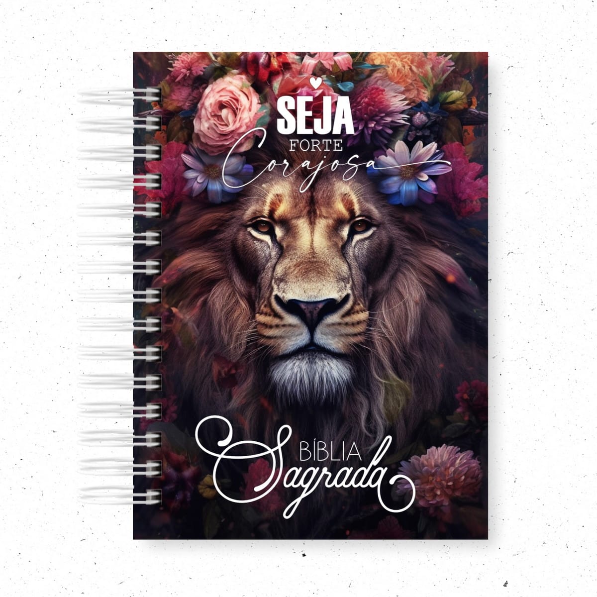 Kit Digital Capa de Bíblia Feminina Leão com Marca Páginas 1 Arte digital de capa com leão, coroa de flores e texto inspirador.