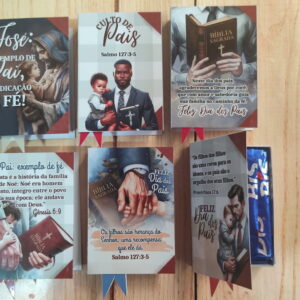 Vários marcadores de página digitais impressos com temas religiosos sobre pais e filhos.