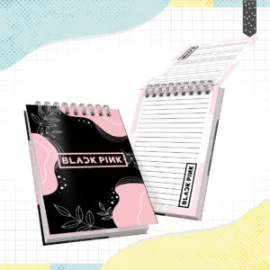 Dois cadernos espiralados com capa preta e rosa decorada com desenhos florais brancos.