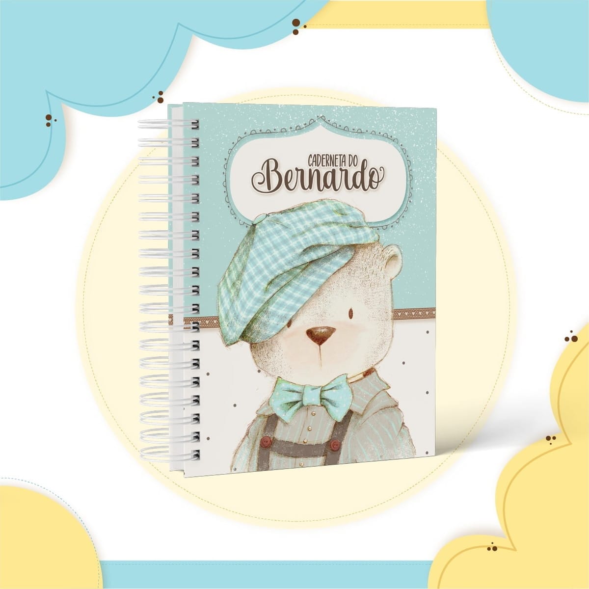 Kit Digital Encadernação Ursinho Vintage para Álbuns 1 Caderneta espiralada com capa azul, ilustrando um urso filhote com gorro e laço.