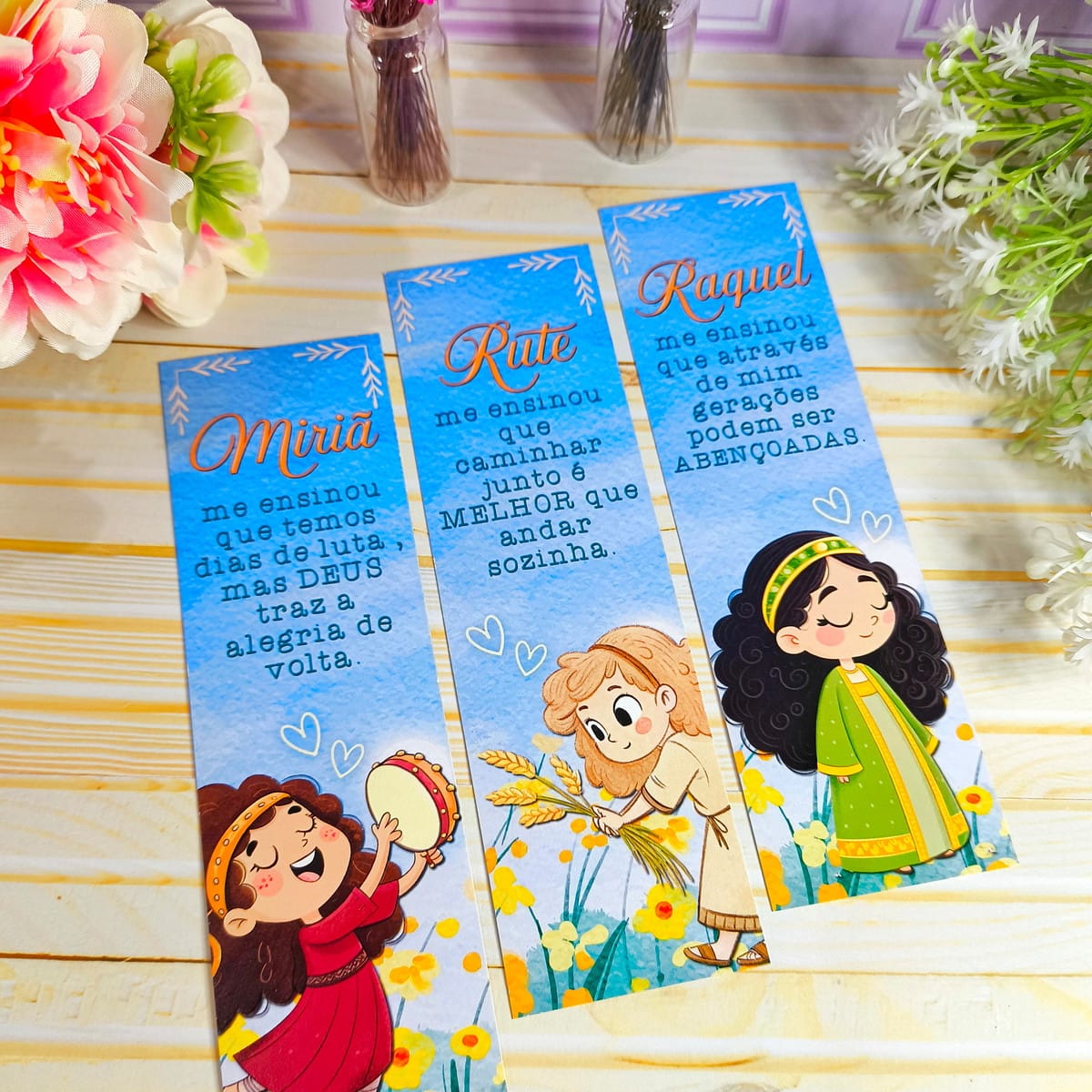 Kit Digital Lembrancinhas Fé Feminina para Sublimação 5 Três marcadores de página com arte digital de meninas e mensagens inspiradoras.